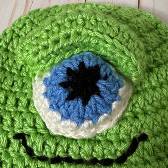 Green Monster Eye Kids Crochet Hat - Picture 2 of 7